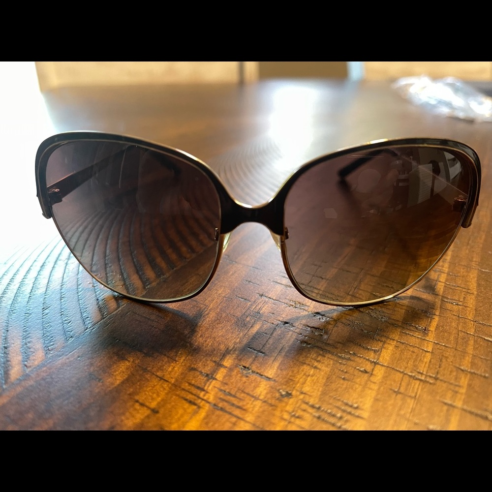 JUICY COUTURE “Kiss My Couture” Queen Anne Sunglasses Good Condition